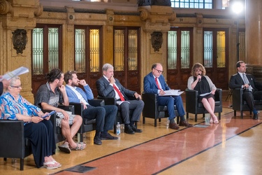 Genova, palazzo della borsa - confronto tra i candidati sindaco 