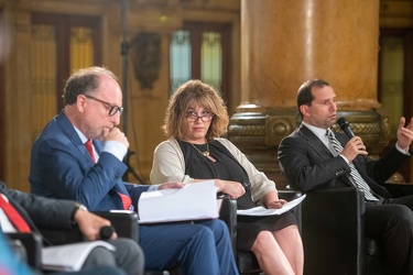 Genova, palazzo della borsa - confronto tra i candidati sindaco 