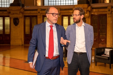 Genova, palazzo della borsa - confronto tra i candidati sindaco 