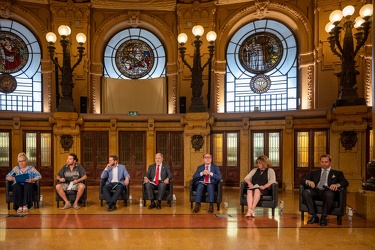 Genova, palazzo della borsa - confronto tra i candidati sindaco 