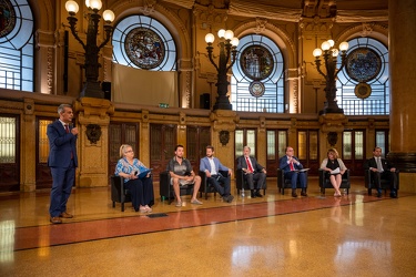 Genova, palazzo della borsa - confronto tra i candidati sindaco 