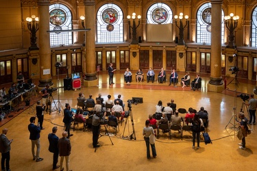 Genova, palazzo della borsa - confronto tra i candidati sindaco 