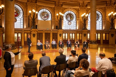 Genova, palazzo della borsa - confronto tra i candidati sindaco 