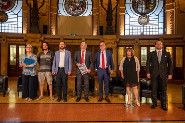 Genova, palazzo della borsa - confronto tra i candidati sindaco 