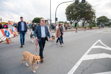 Genova, piazza Rossetti - passeggiata elettorale con cane per Ar