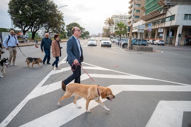 Genova, piazza Rossetti - passeggiata elettorale con cane per Ar