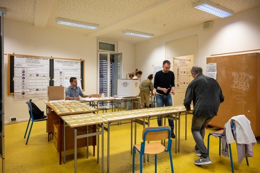 Genova, scuola in Piazza Erbe - allestimento seggi per elezioni 