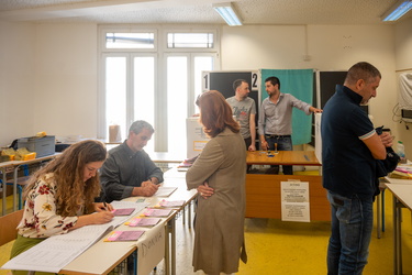 Genova, scuola Garaventa in piazza delle Erbe - al voto per le e