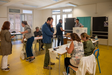 Genova, scuola Garaventa in piazza delle Erbe - al voto per le e