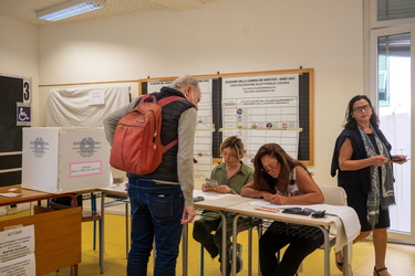 Genova, scuola Garaventa in piazza delle Erbe - al voto per le e