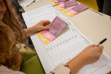 Genova, scuola Garaventa in piazza delle Erbe - al voto per le e