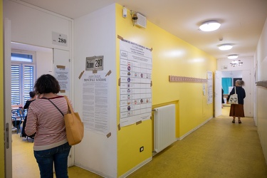 Genova, scuola Garaventa in piazza delle Erbe - al voto per le e