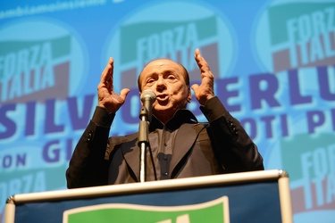 Genova - Silvio Berlusconi al teatro della giovent√π per sostene