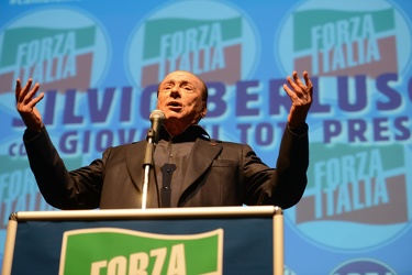 Genova - Silvio Berlusconi al teatro della giovent√π per sostene