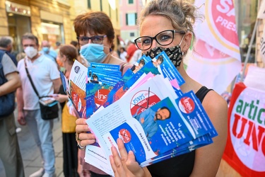 Genova, Sestri Ponente, via Sestri - volantinaggio per lista San