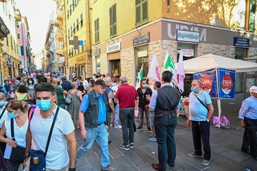 Genova, Sestri Ponente, via Sestri - volantinaggio per lista San