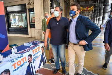 Genova, via XX Settembre - campagna elettorale Giovanni Toti