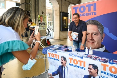 Genova, via XX Settembre - campagna elettorale Giovanni Toti