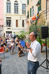 Genova, piazza Don Gallo, assemblea pubblica con Ferruccio Sansa