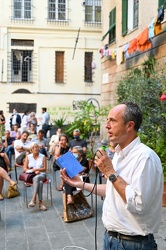 Genova, piazza Don Gallo, assemblea pubblica con Ferruccio Sansa