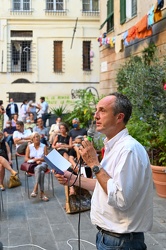 Genova, piazza Don Gallo, assemblea pubblica con Ferruccio Sansa