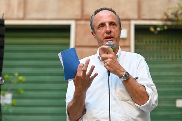 Genova, piazza Don Gallo, assemblea pubblica con Ferruccio Sansa