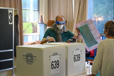 Genova, primo giorno al voto elezioni regionali e referendum