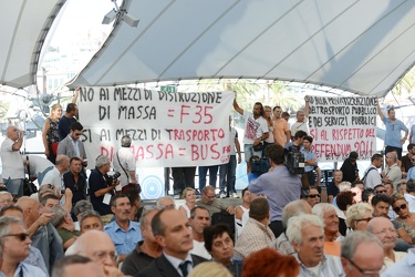Genova - festa Partito Democratico 2013 - 04 09 - contestazione 