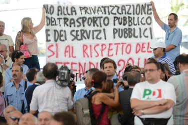 Genova - festa Partito Democratico 2013 - 04 09 - contestazione 