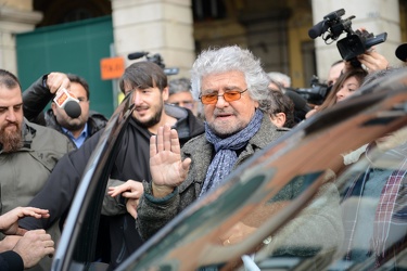 Genova - l'arrivo di Beppe Grillo in piazza San Lorenzo