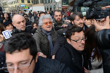 Genova - l'arrivo di Beppe Grillo in piazza San Lorenzo