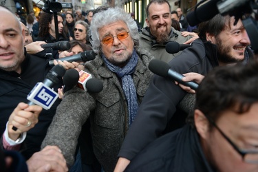 Genova - l'arrivo di Beppe Grillo in piazza San Lorenzo