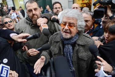 Genova - l'arrivo di Beppe Grillo in piazza San Lorenzo