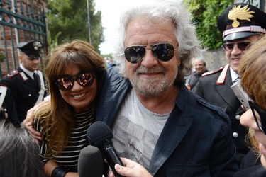 Genova - S Ilario - Beppe Grillo al voto con moglie