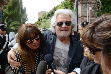 Genova - S Ilario - Beppe Grillo al voto con moglie