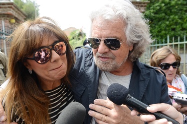 Genova - S Ilario - Beppe Grillo al voto con moglie