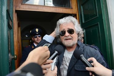 Genova - S Ilario - Beppe Grillo al voto con moglie