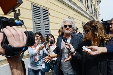 Genova - S Ilario - Beppe Grillo al voto con moglie