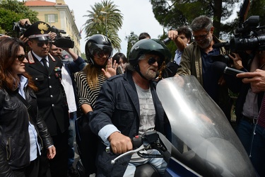 Genova - S Ilario - Beppe Grillo al voto con moglie