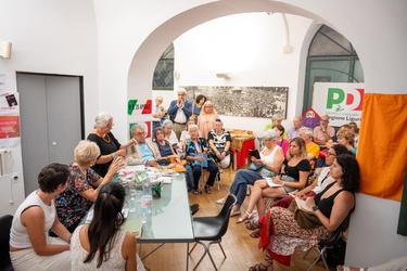 Genova, via delle vigne - circolo PD - visita di Livia Turco