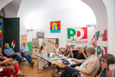 Genova, via delle vigne - circolo PD - visita di Livia Turco