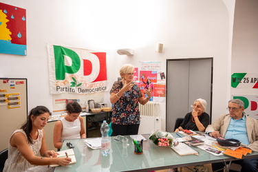 Genova, via delle vigne - circolo PD - visita di Livia Turco