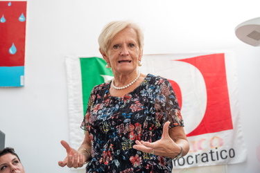 Genova, via delle vigne - circolo PD - visita di Livia Turco