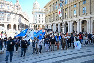 Genova, piazza De Ferrari - Gianluigi Paragone, ex M5S, italiexi