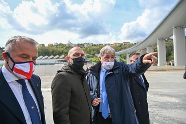 Genova, via 30 Giugno - area sotto il ponte destinata a diventar