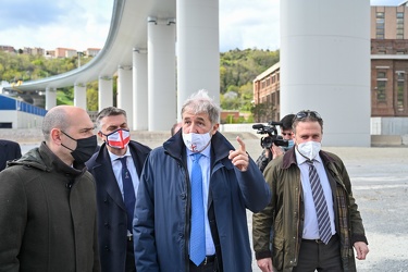 Genova, via 30 Giugno - area sotto il ponte destinata a diventar