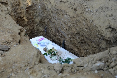 Savona, cimitero di Zinola - i funerali della piccola Rebecca P