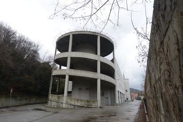 Genova Bolzaneto, Via san Quirico - edificio ex fiat iveco che d