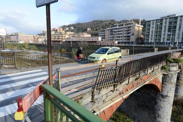 Genova, Bolzaneto - ponte San Francesco sul Polcevera, davanti a