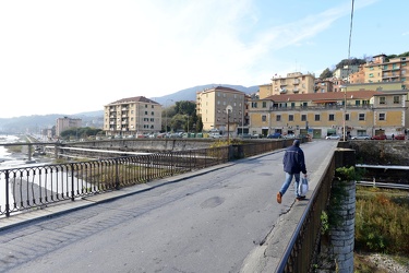 Genova, Bolzaneto - ponte San Francesco sul Polcevera, davanti a